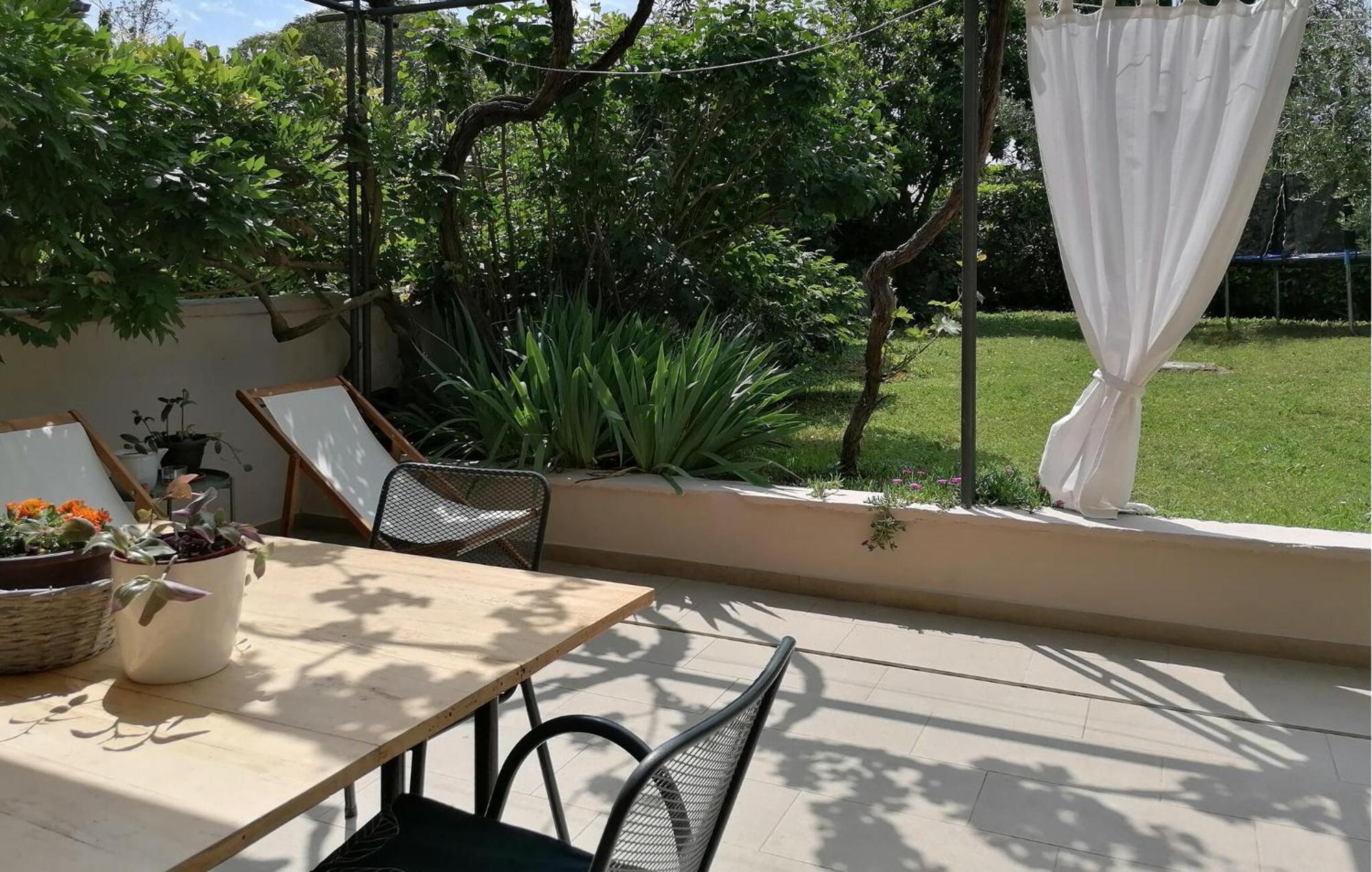 1 Bedroom Amazing In Apartment Poreč