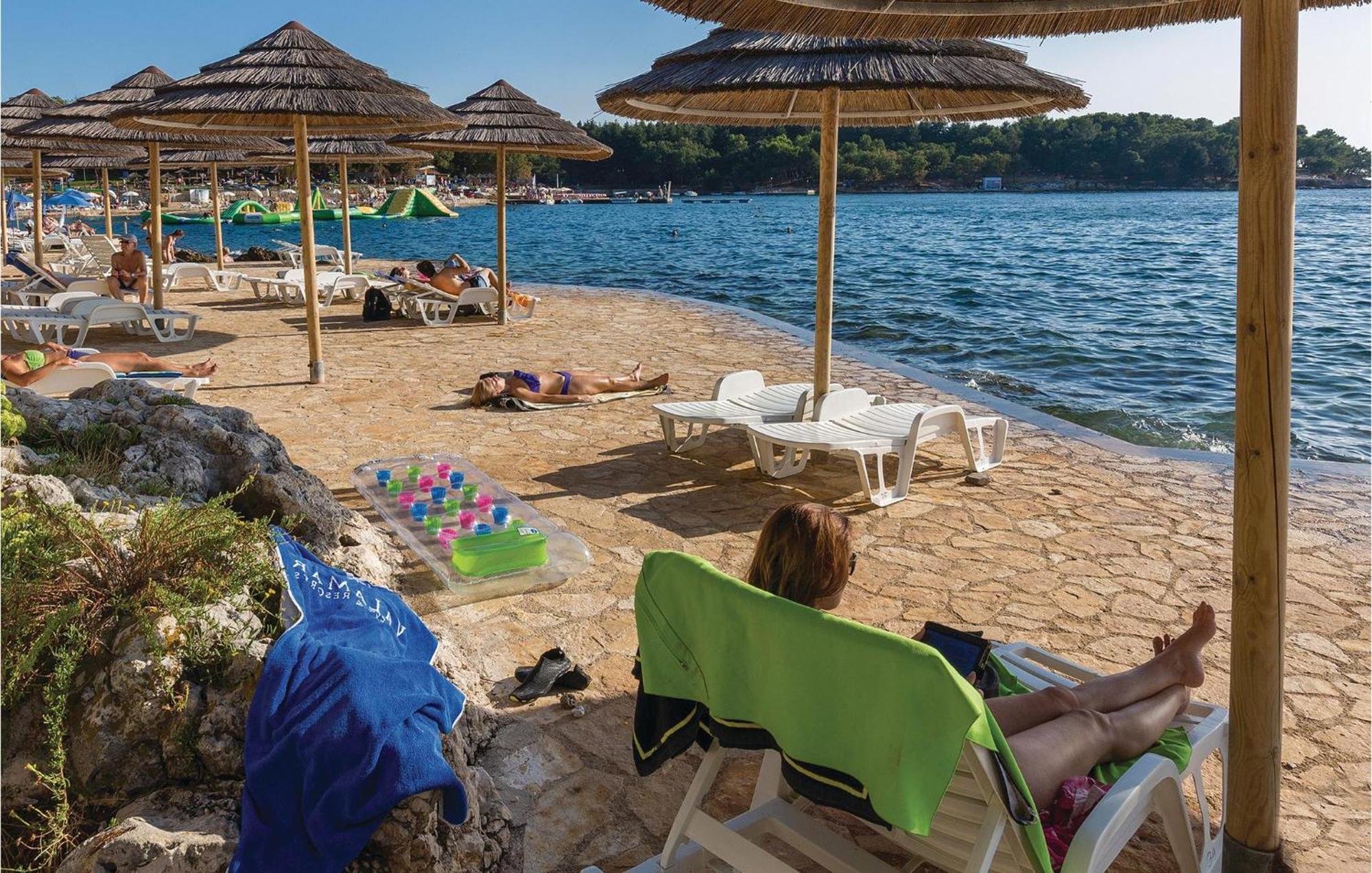 Apartment 1 Bedroom Amazing In Poreč
